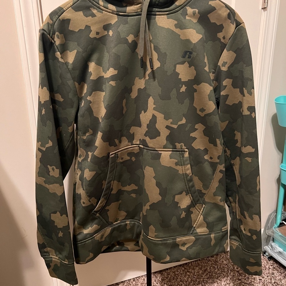 Russell Athletic Men's Green and Tan Camouflage Sweater